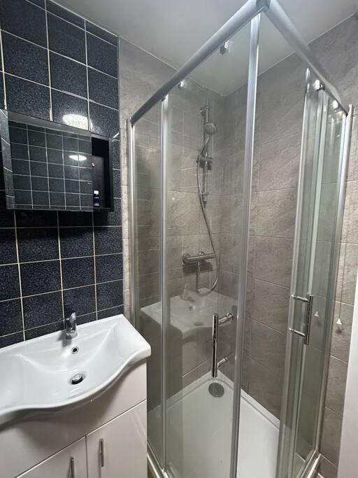 Spacious Studio Flat In لندن المظهر الخارجي الصورة
